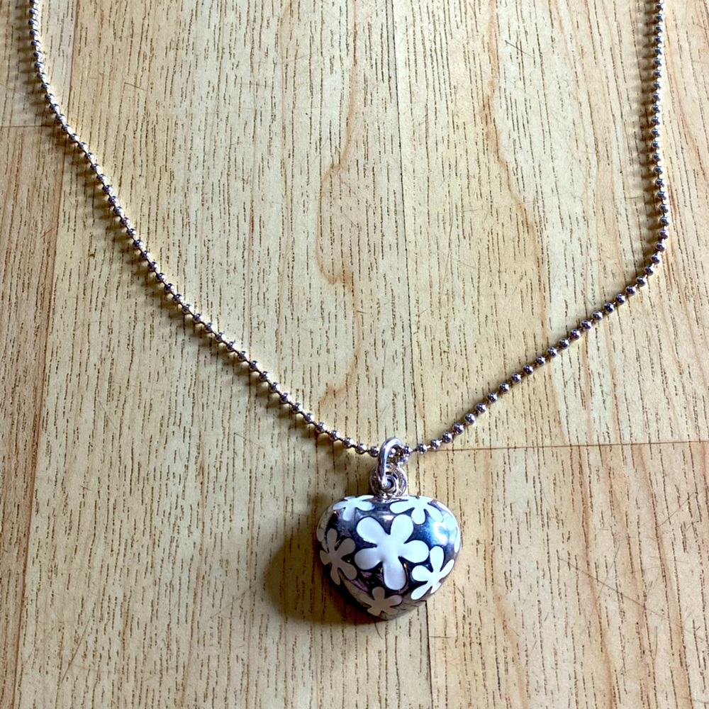Folli Follie white enamel flower pendant necklace